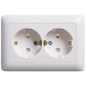 Розетка 2-м СП Хит 16А 250В без защ. шторок с заземл. бел. SchE RS16-236-B Розетка 2-м СП Хит 16А 250В без защ. шторок с заземл. бел. SchE RS16-236-B